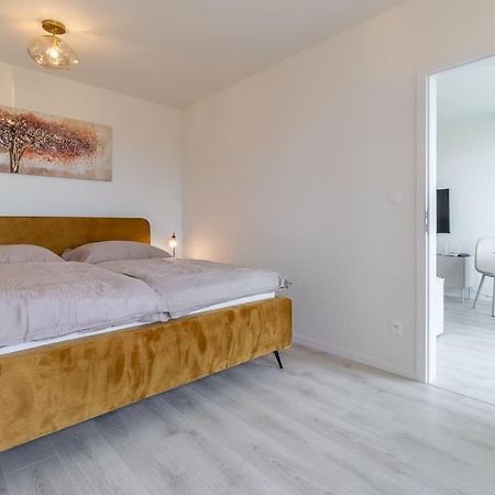 Cozy Apartment Near City Centrum And Bratislava Airport Eksteriør billede