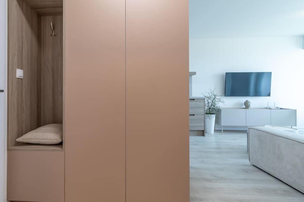 Cozy Apartment Near City Centrum And Bratislava Airport Eksteriør billede
