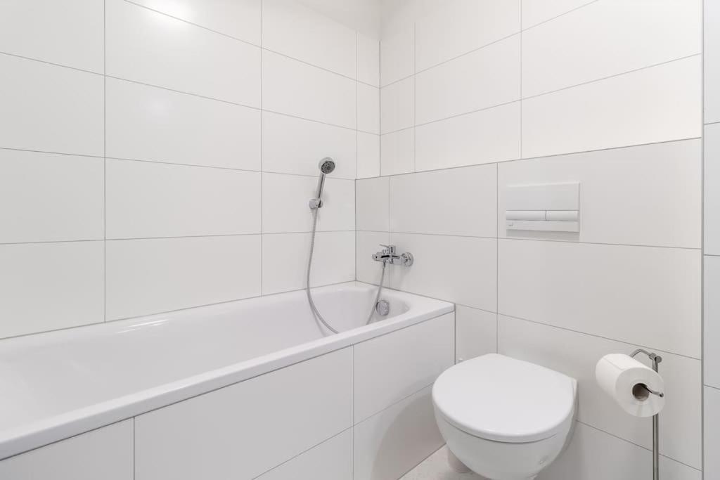 Cozy Apartment Near City Centrum And Bratislava Airport Eksteriør billede
