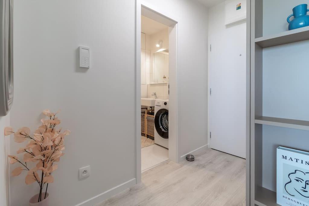 Cozy Apartment Near City Centrum And Bratislava Airport Eksteriør billede