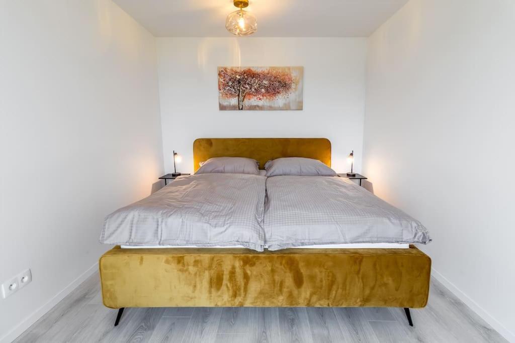 Cozy Apartment Near City Centrum And Bratislava Airport Eksteriør billede