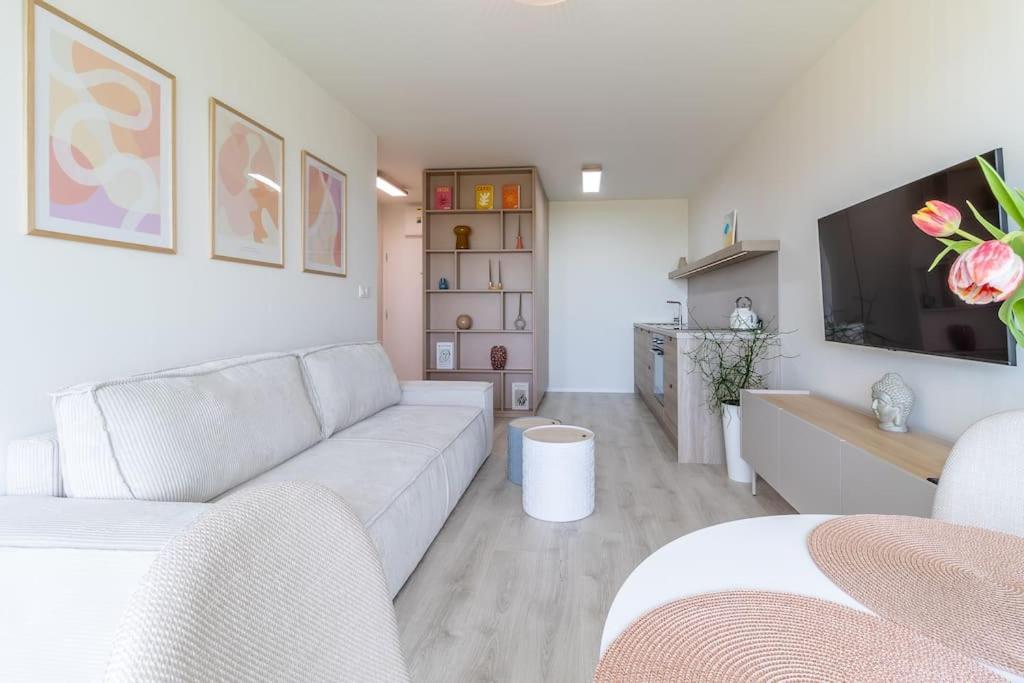 Cozy Apartment Near City Centrum And Bratislava Airport Eksteriør billede