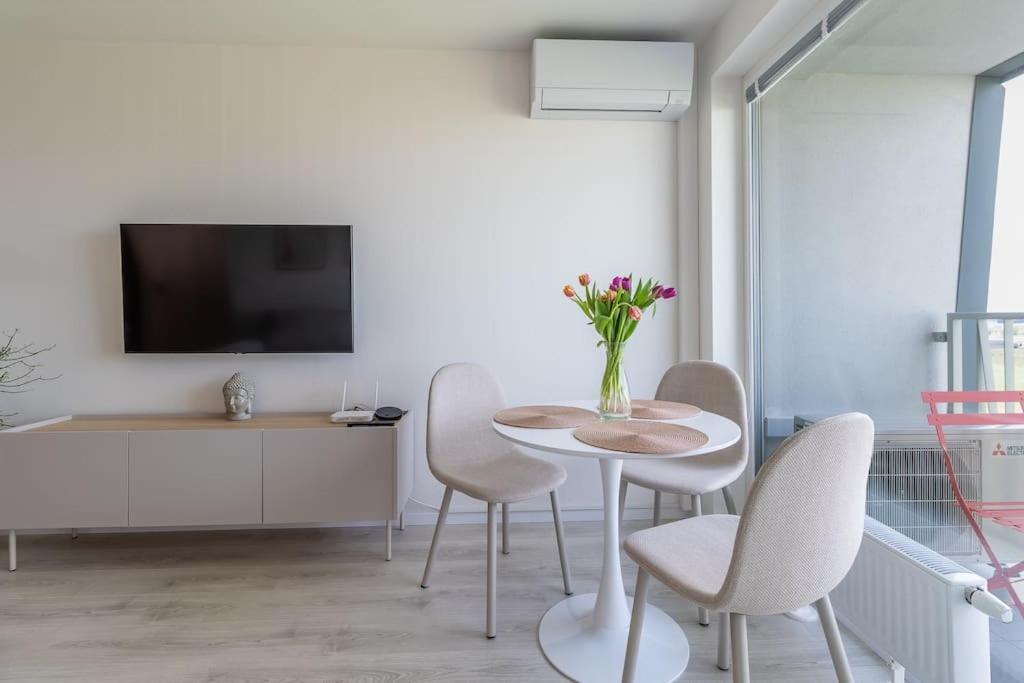 Cozy Apartment Near City Centrum And Bratislava Airport Eksteriør billede