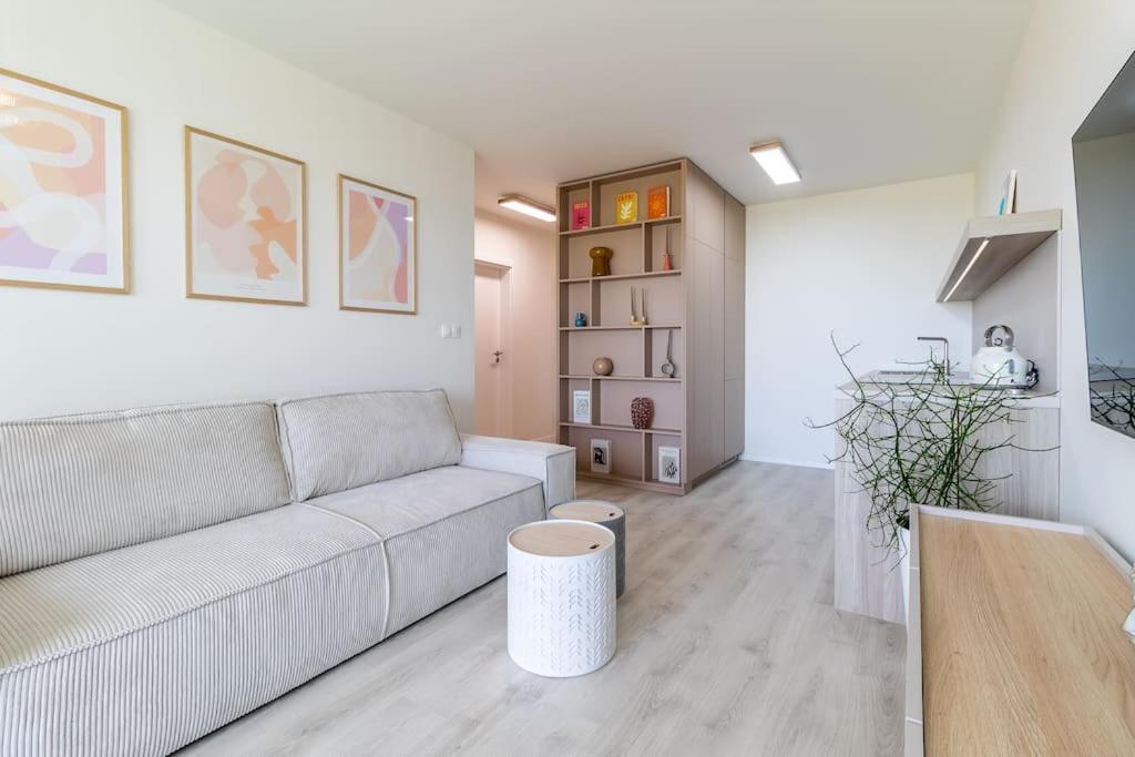 Cozy Apartment Near City Centrum And Bratislava Airport Eksteriør billede