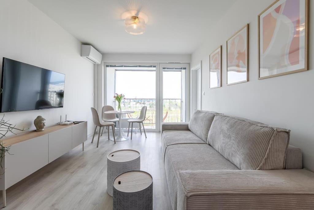 Cozy Apartment Near City Centrum And Bratislava Airport Eksteriør billede