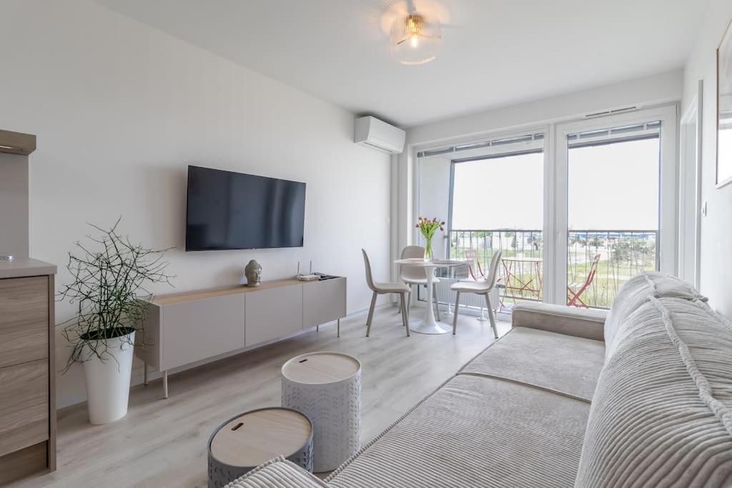Cozy Apartment Near City Centrum And Bratislava Airport Eksteriør billede